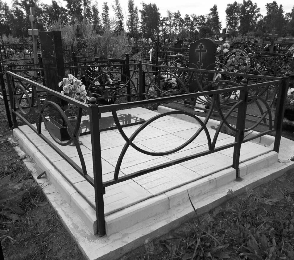 Зачем устанавливать ограду на кладбище?